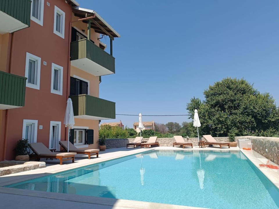 Property building, Day, Pool view, Swimming pool, sunbed