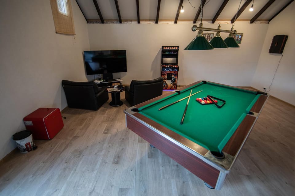 Communal lounge/ TV room, Billiard, Billiard