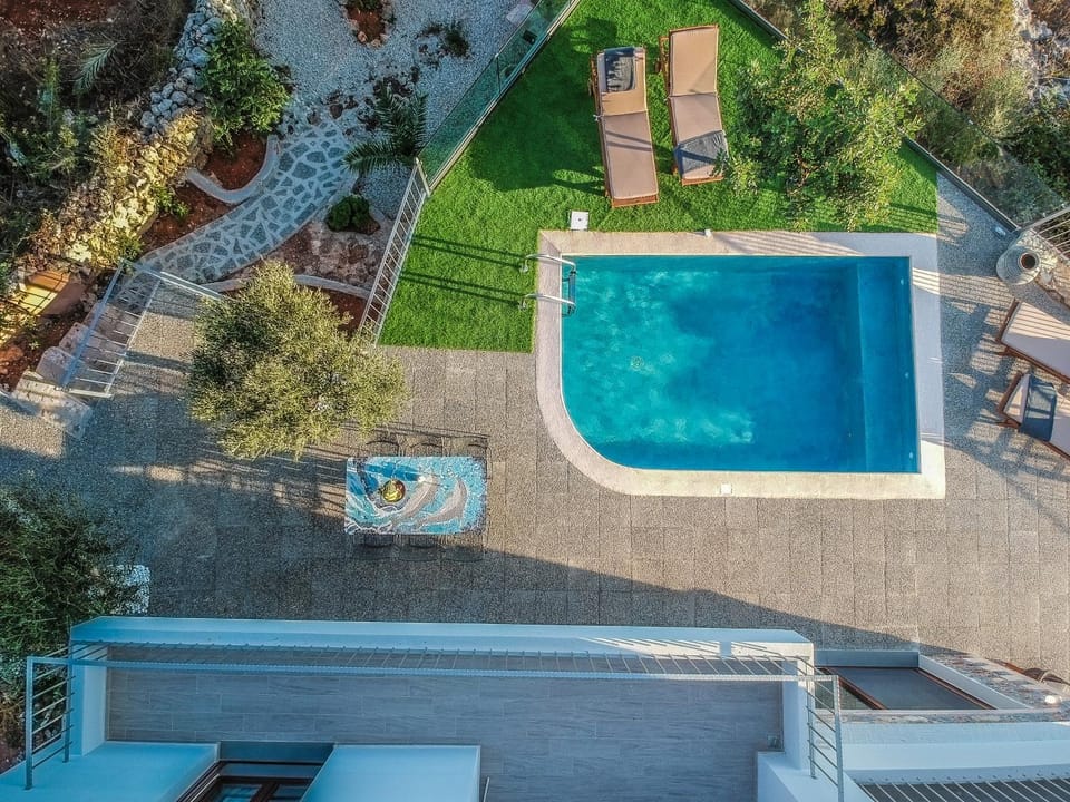 Bird's eye view, Swimming pool