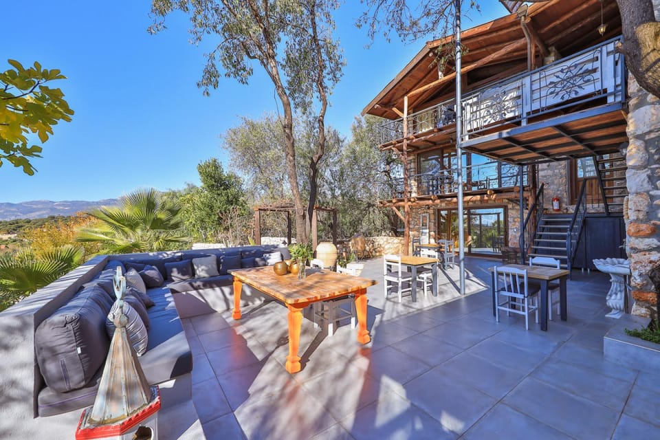 Property building, Restaurant/places to eat