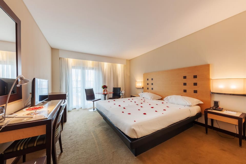 Photo of the whole room, Decorative detail, Decorative detail
