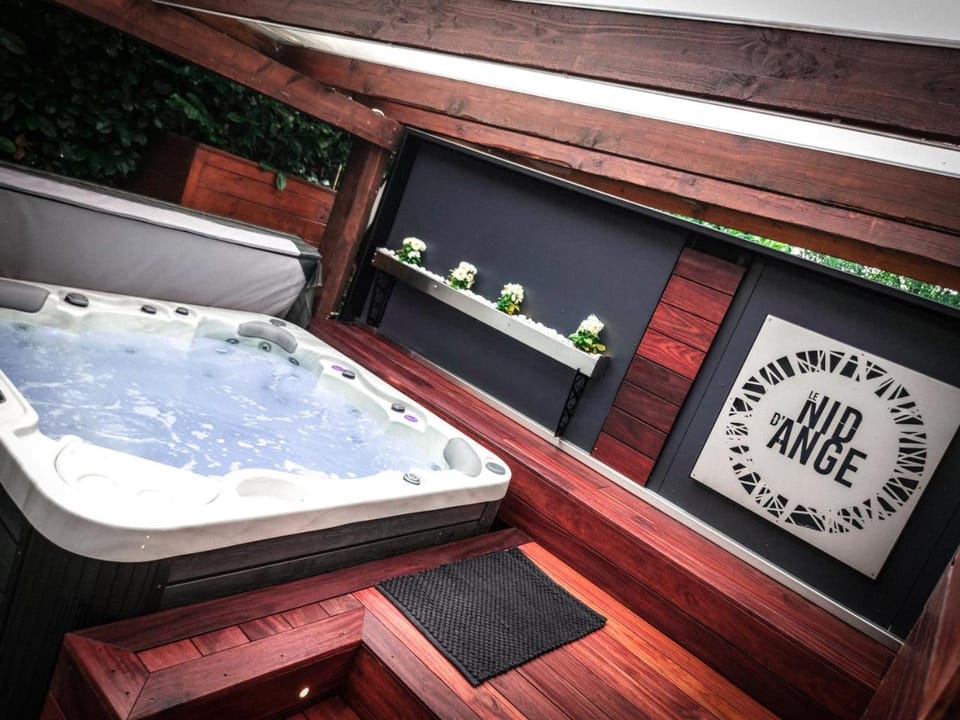 Property logo or sign, Hot Tub