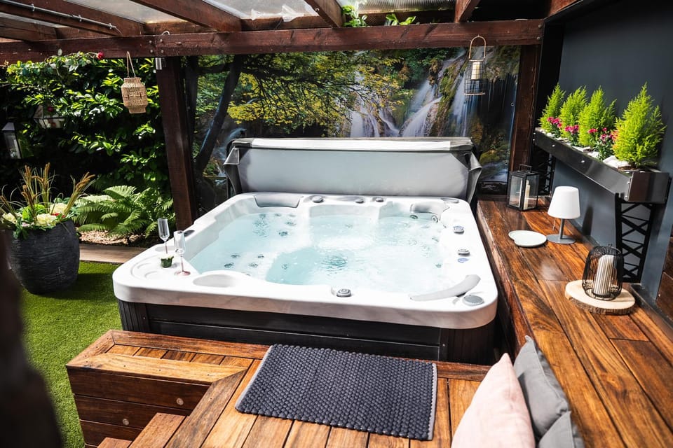 Garden, Hot Tub, Spa and wellness centre/facilities, Garden view