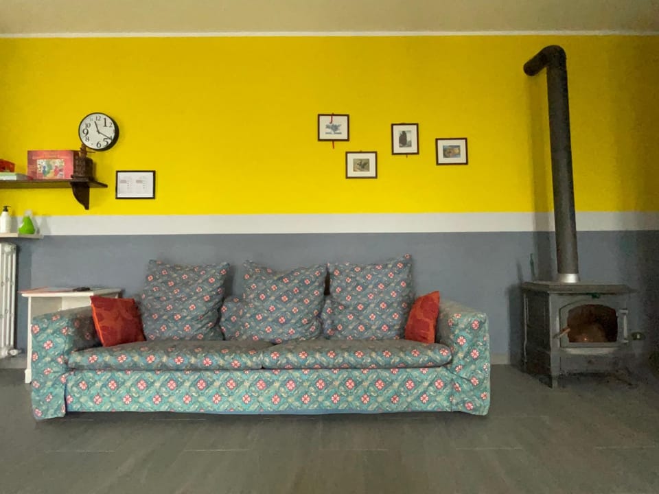 Living room, internet