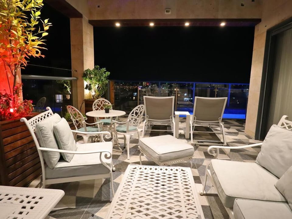 Balcony/Terrace, Swimming pool