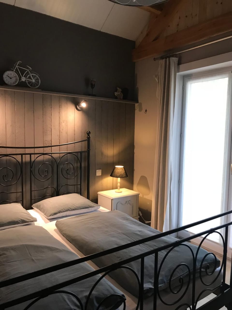 Property building, Photo of the whole room