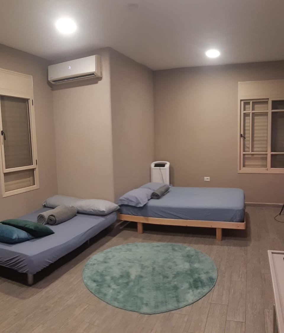 Bed, Living room, Photo of the whole room, air conditioner