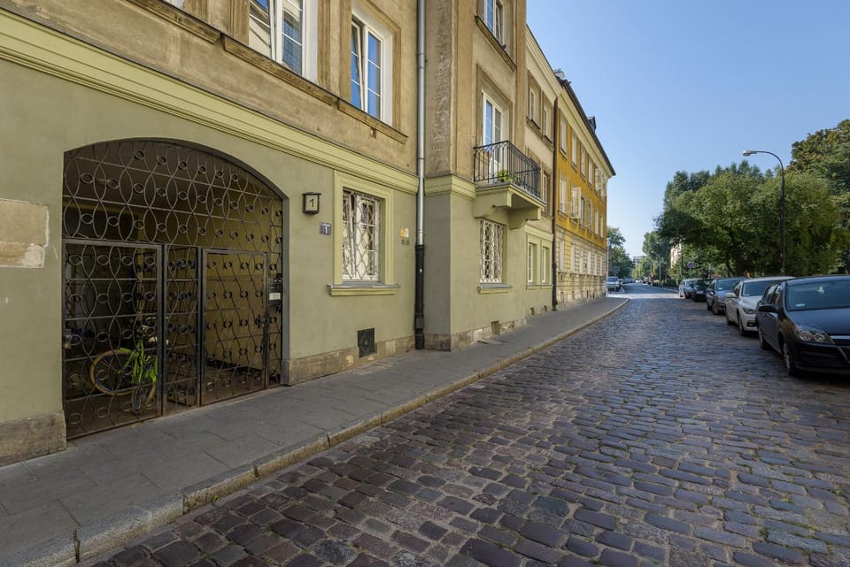 Facade/entrance, City view