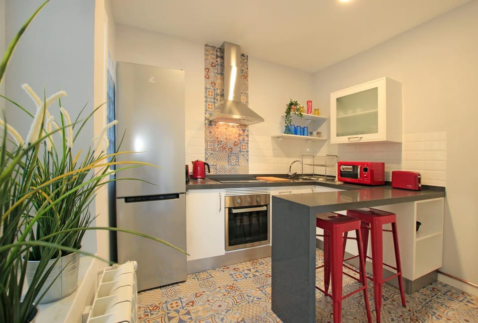 Kitchen or kitchenette, Dining area, dishwasher, minibar, oven, pet friendly, stove, toaster