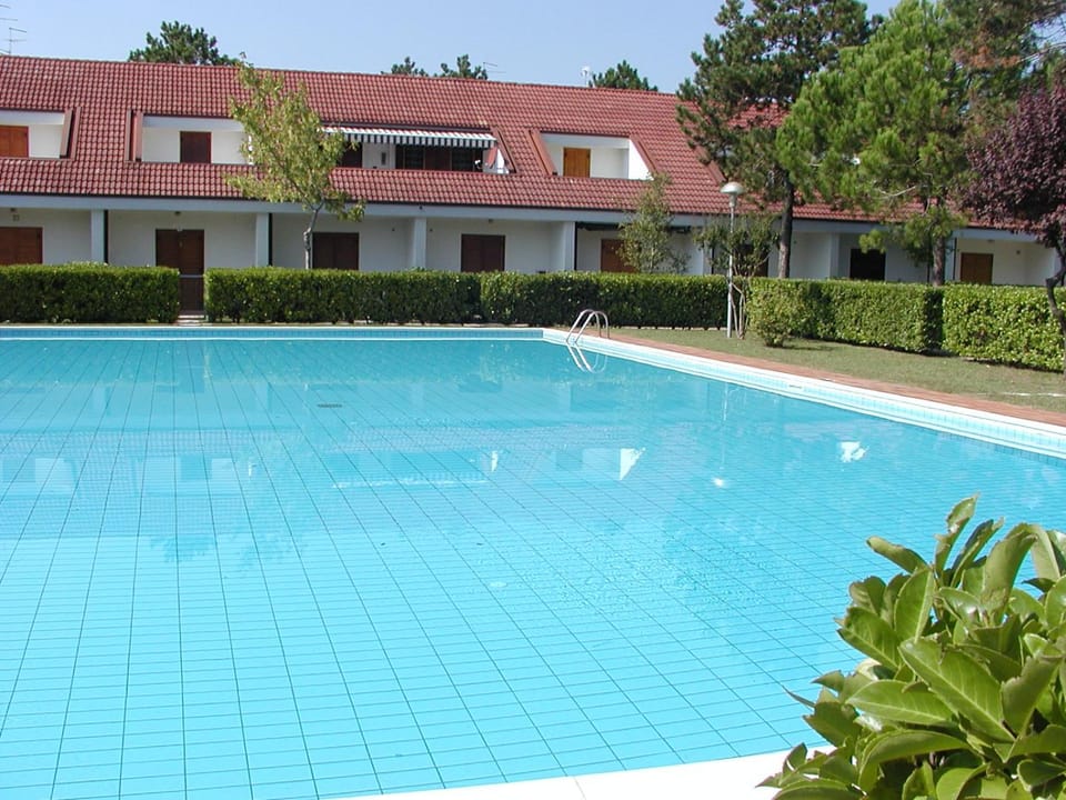Property building, Swimming pool, Swimming pool