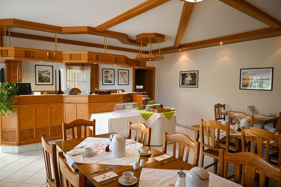Breakfast, Internal: Not applicable to any particular room