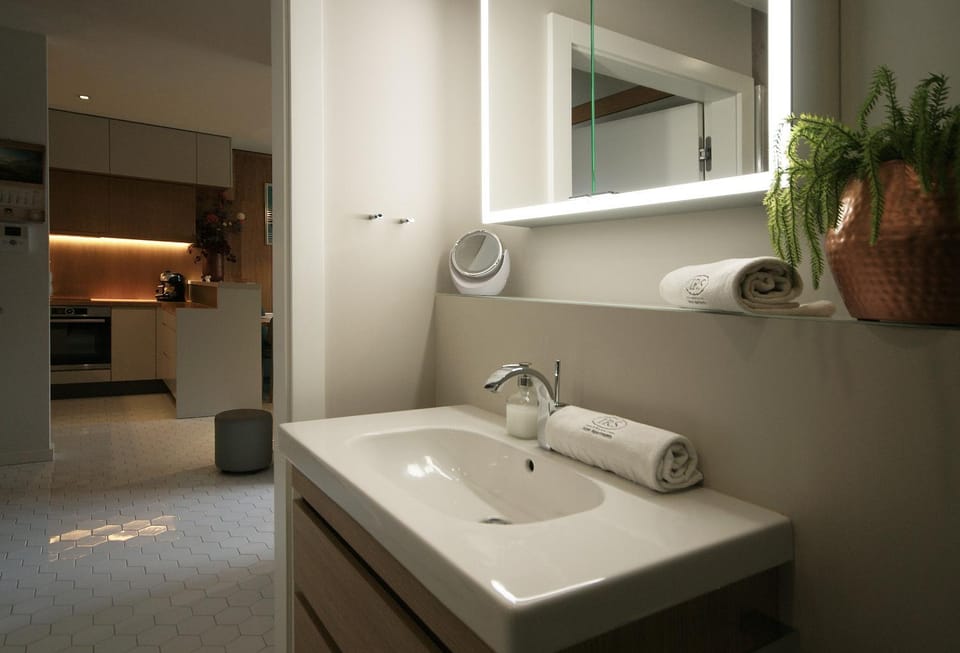 Bathroom, towels