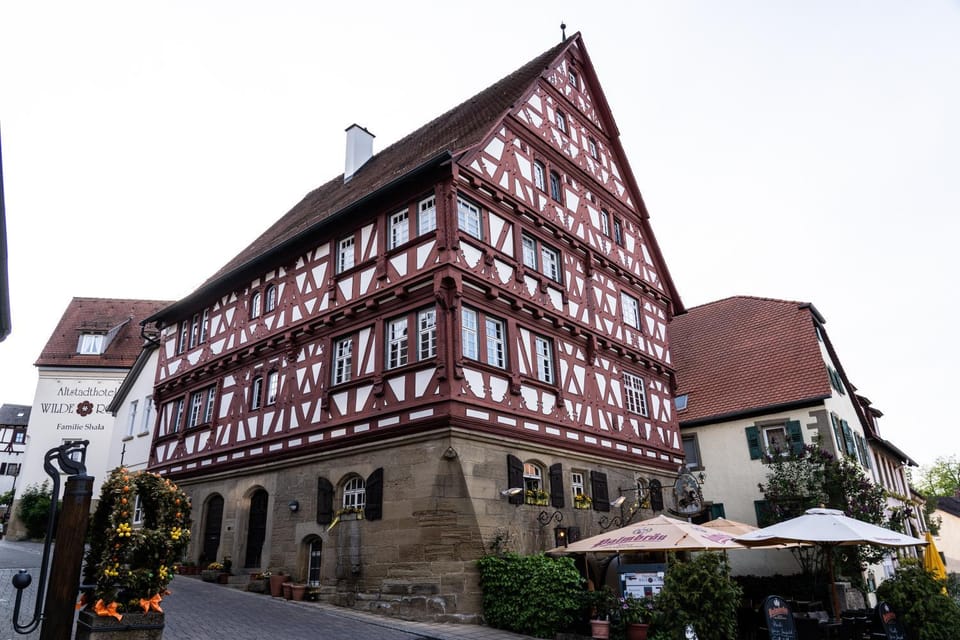 Restaurant/places to eat, Landmark view