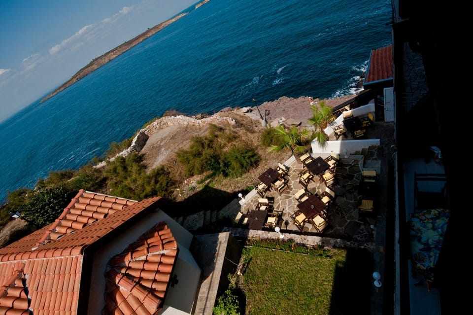 Restaurant/places to eat, Bird's eye view, View (from property/room), Food, Area and facilities, Drinks