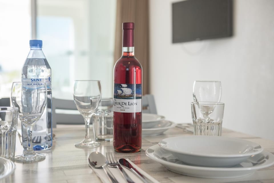 Food and drinks, Dining area