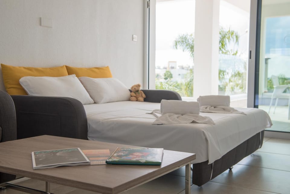 Bed, Living room
