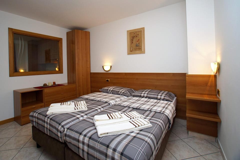 Bed, Area and facilities