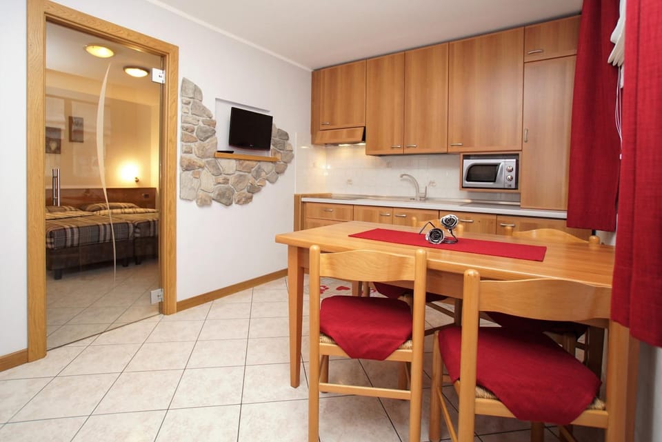 TV and multimedia, Living room, Seating area, Dining area, Area and facilities