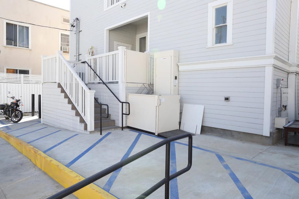 Facade/entrance