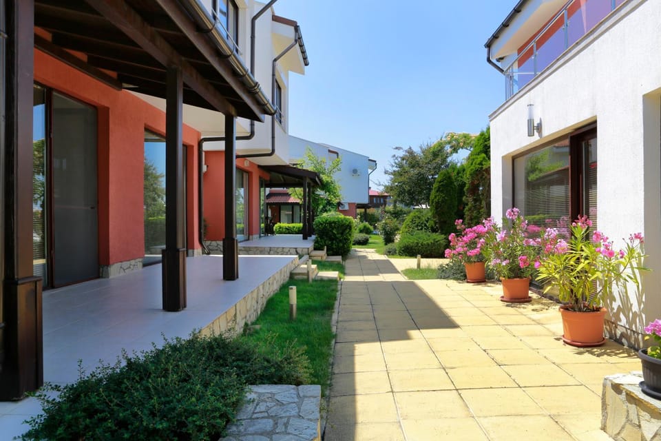 Facade/entrance, Garden, Garden view