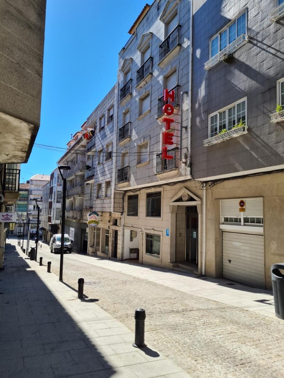 Facade/entrance