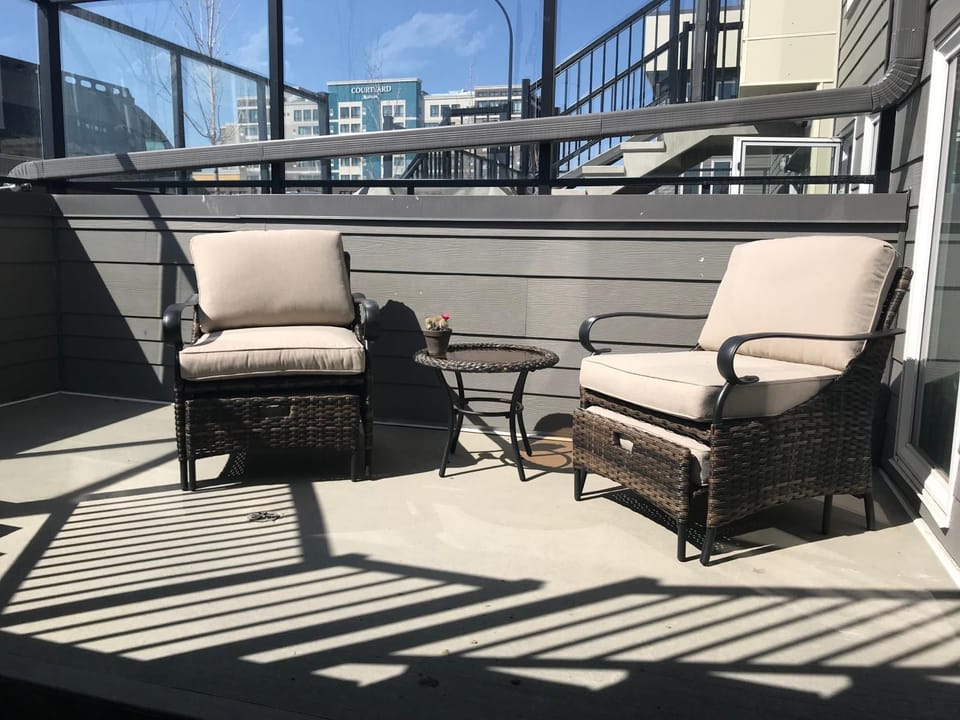 Home Sweet Condo Apartment in Calgary