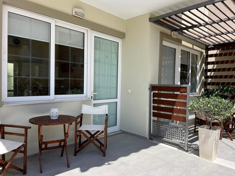 Property building, Day, View (from property/room), Balcony/Terrace