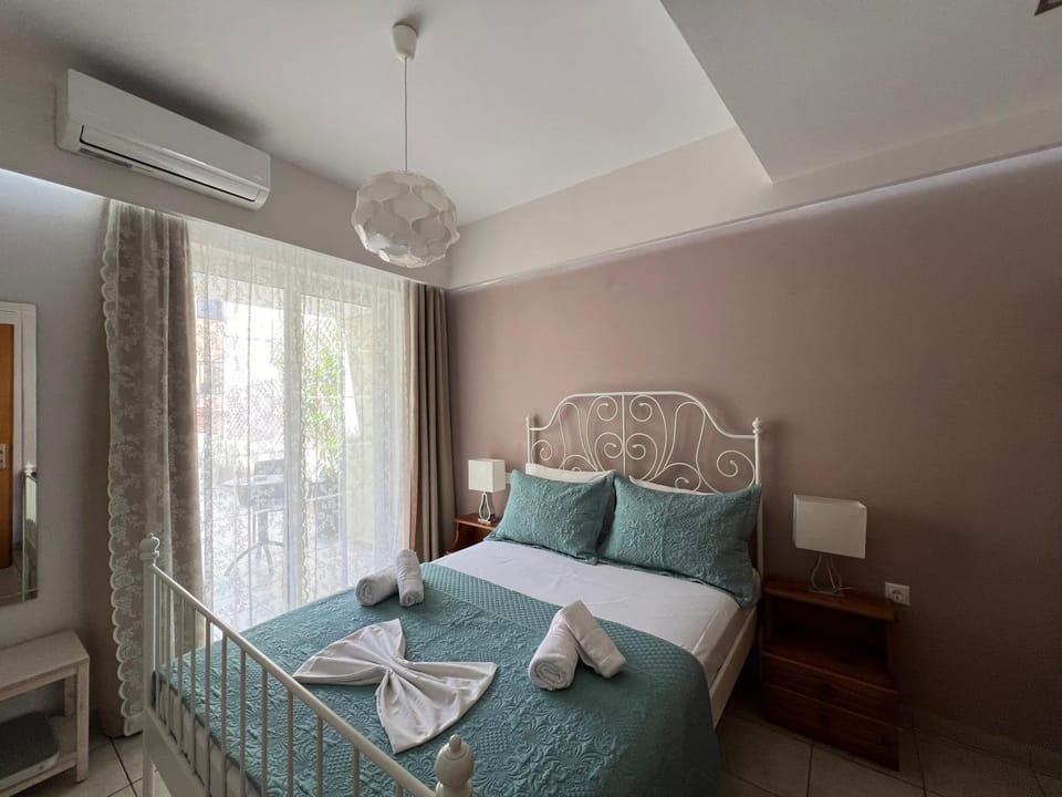 Bed, Photo of the whole room, Bedroom, towels, air conditioner