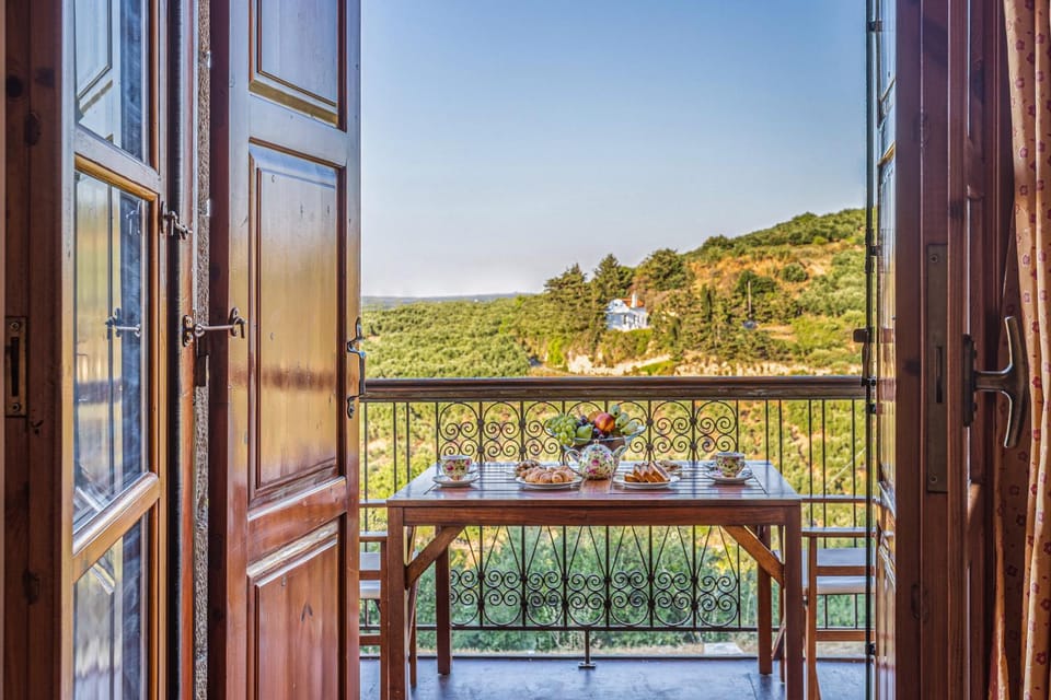 Balcony/Terrace, Mountain view