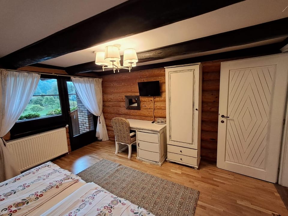 Pensiunea Varvara de Bucovina Bed and Breakfast in Romania
