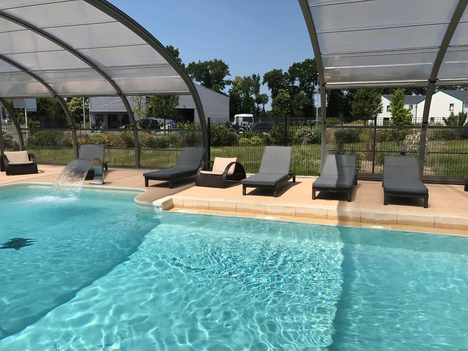 Swimming pool, Swimming pool