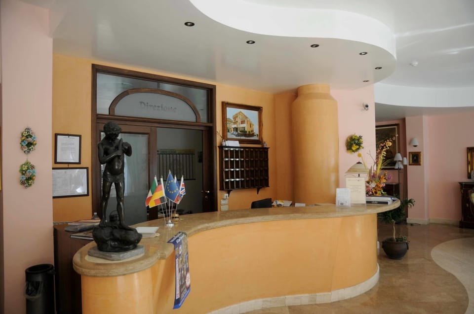Lobby or reception, Lobby or reception