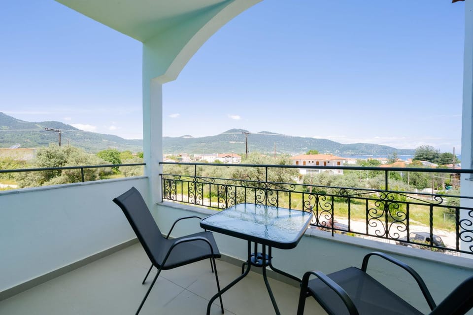 Patio, Day, Natural landscape, View (from property/room), Balcony/Terrace, Dining area, Mountain view