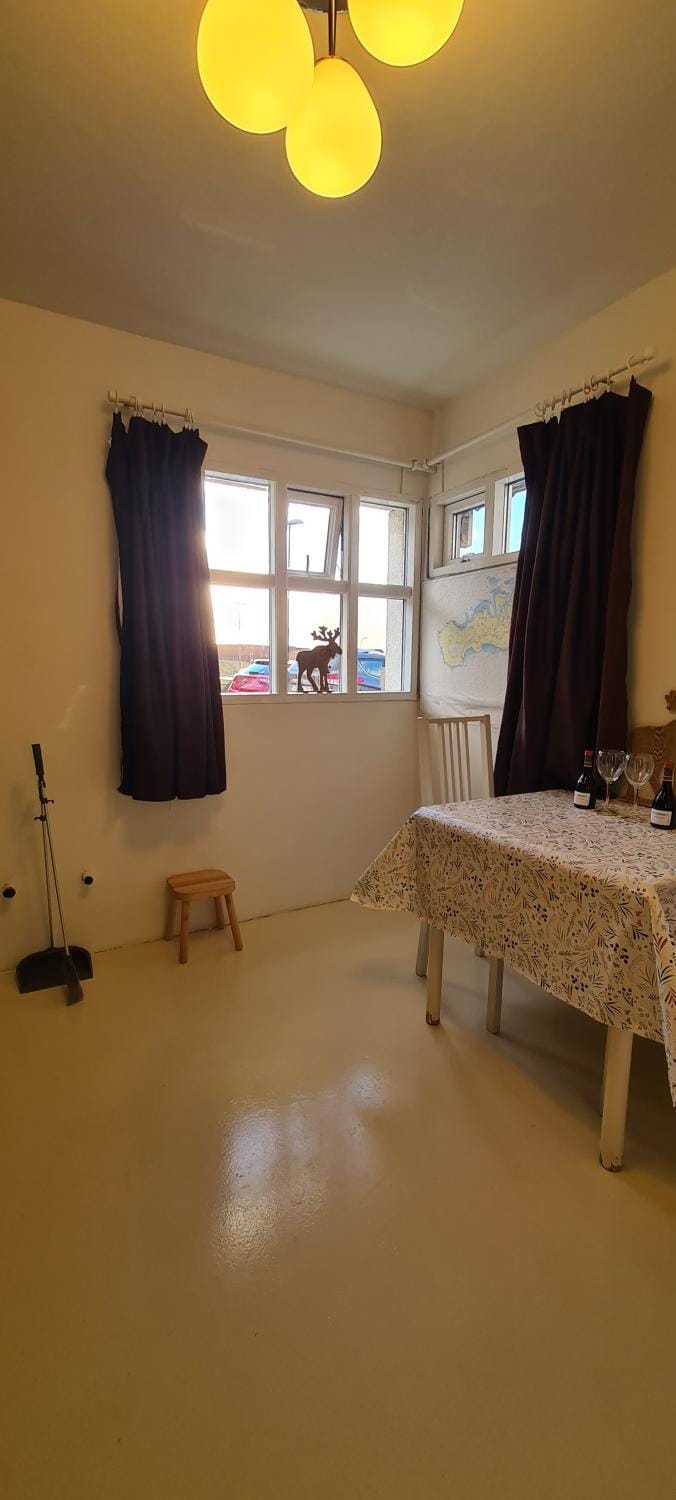 Dining area, kitchen