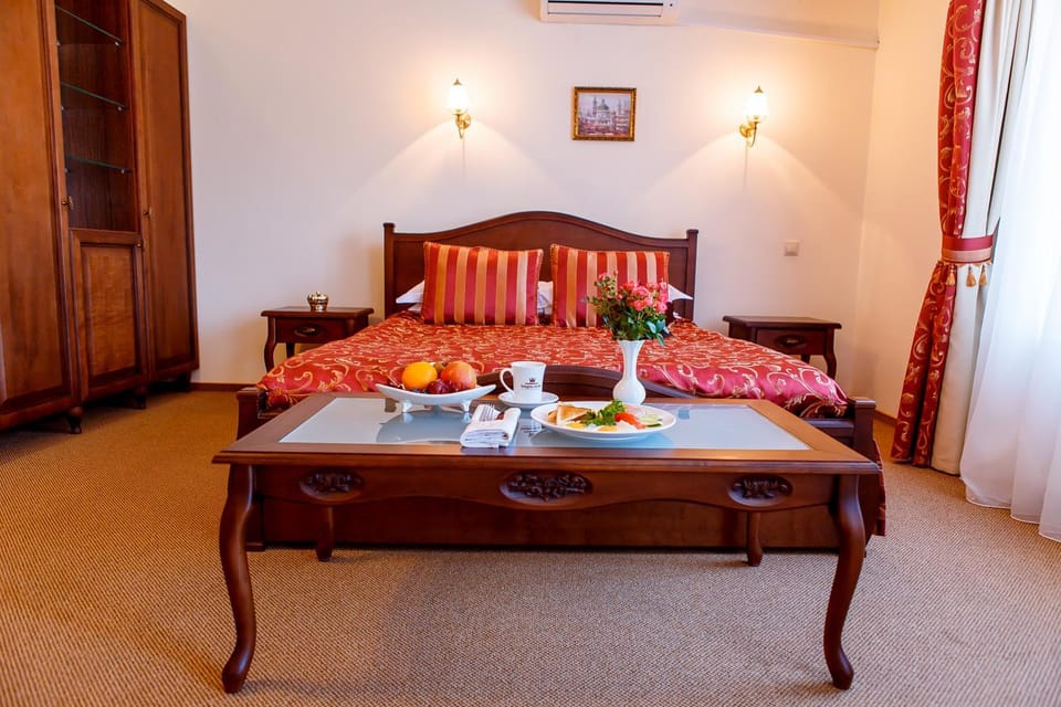 Галицька Корона Hotel in Lviv Oblast