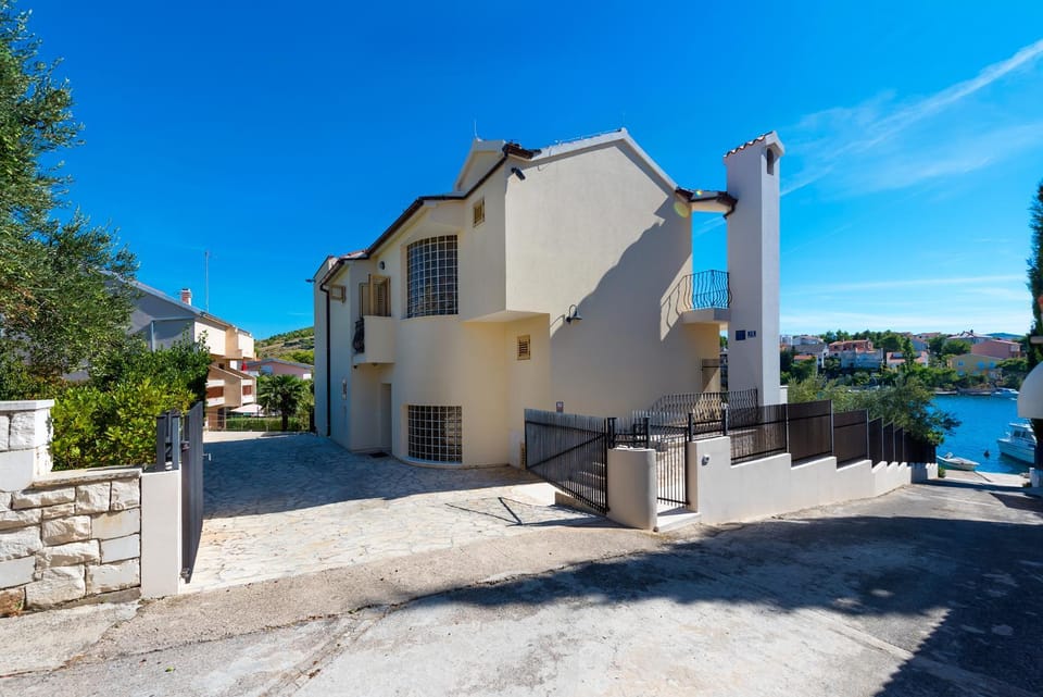 Villa Divna Villa in Šibenik-Knin County, Croatia
