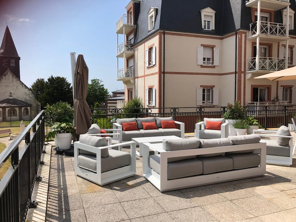 Patio, Balcony/Terrace, Internal: Not applicable to any particular room