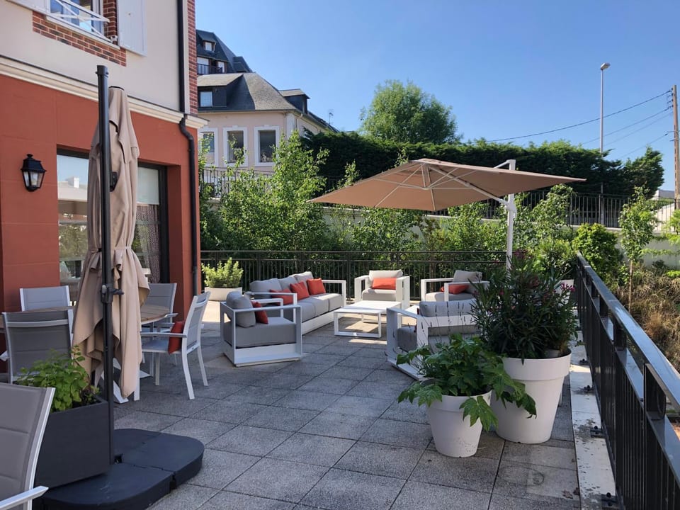 Patio, Balcony/Terrace, Internal: Not applicable to any particular room