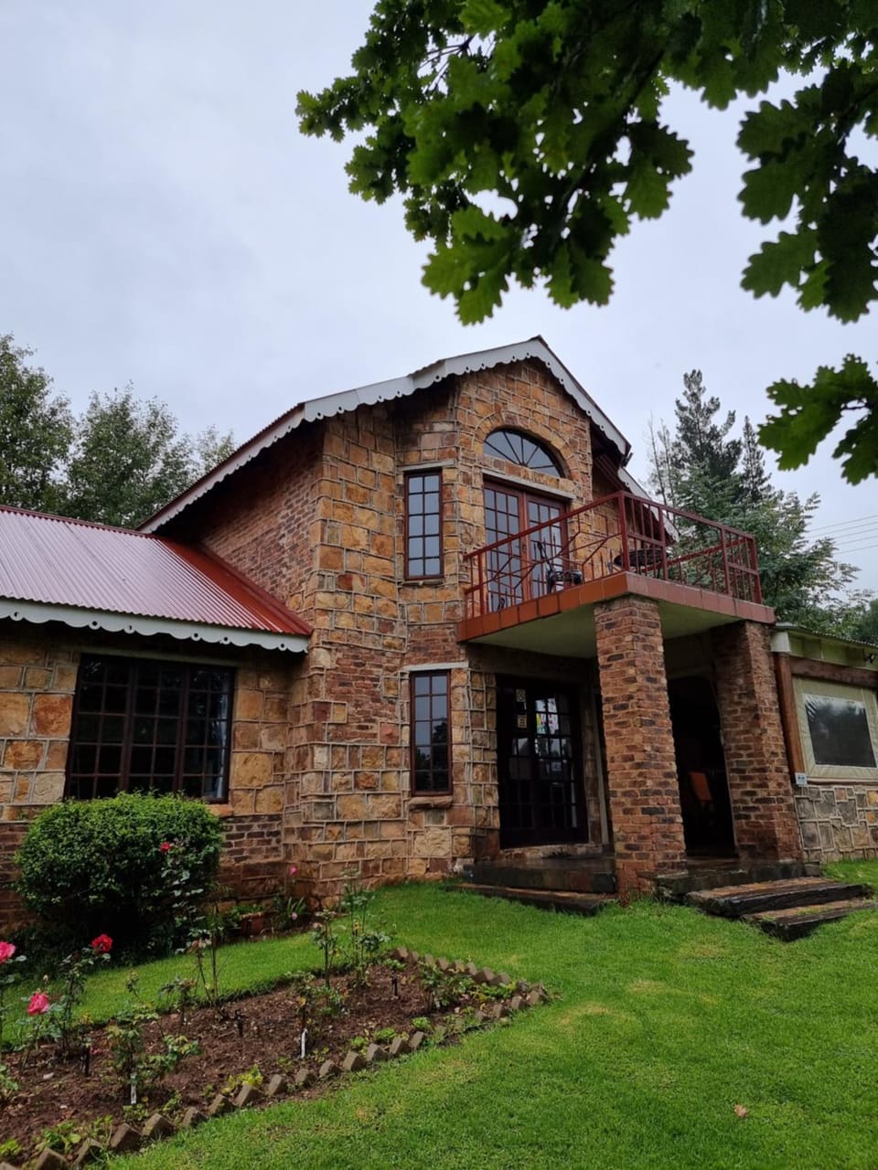 Property building, Facade/entrance, Garden