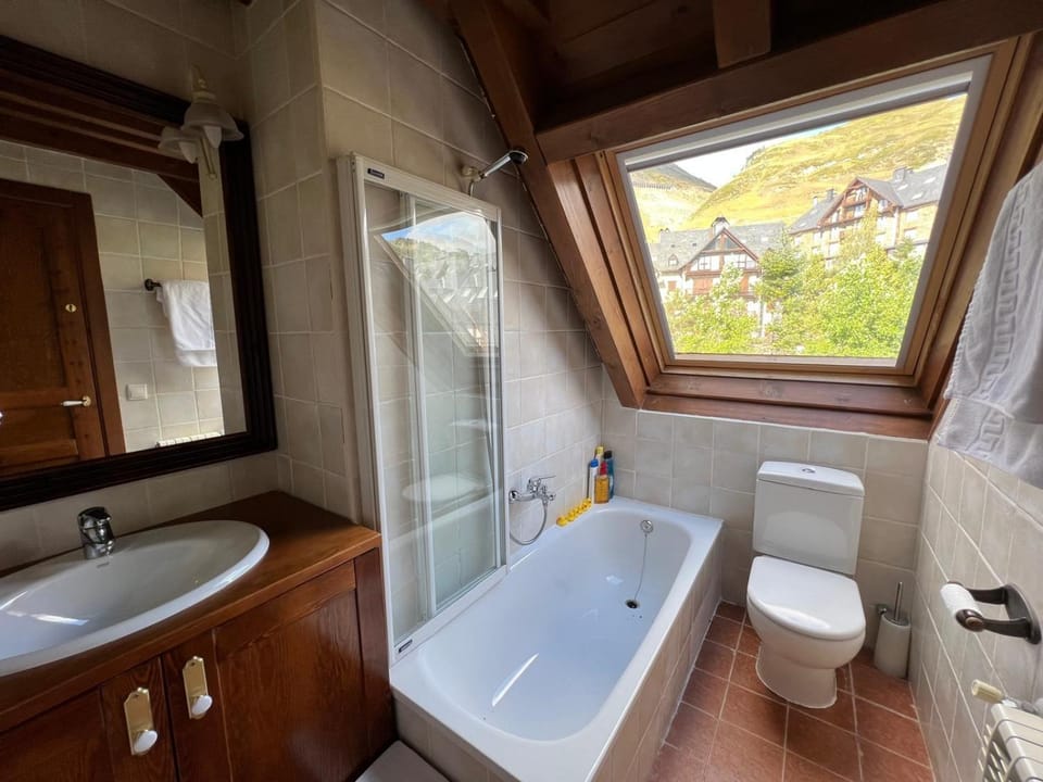 Shower, Bathroom, Bath, towels