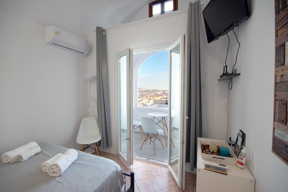 Anemos View Apartment in Thera