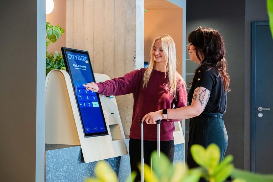 Staff, Lobby or reception, Guests