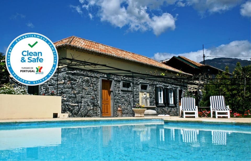 Property building, Swimming pool, sunbed