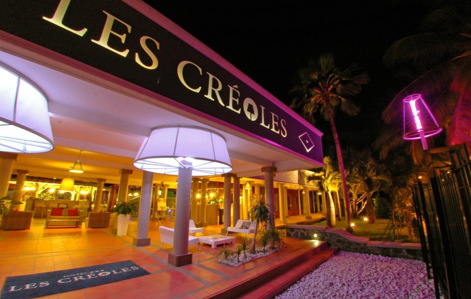 Facade/entrance, Night