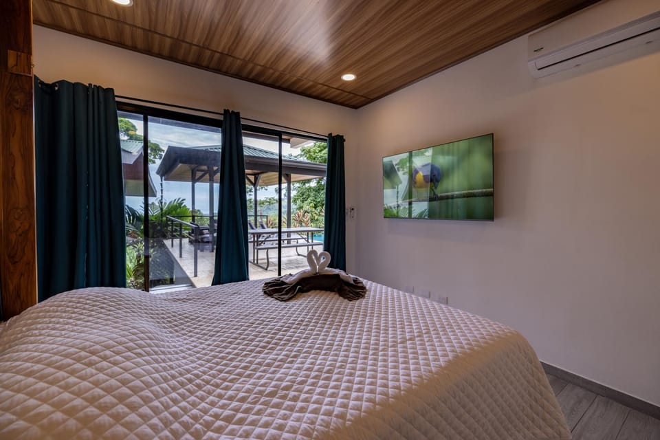 Bed, TV and multimedia, Photo of the whole room, Bedroom, air conditioner