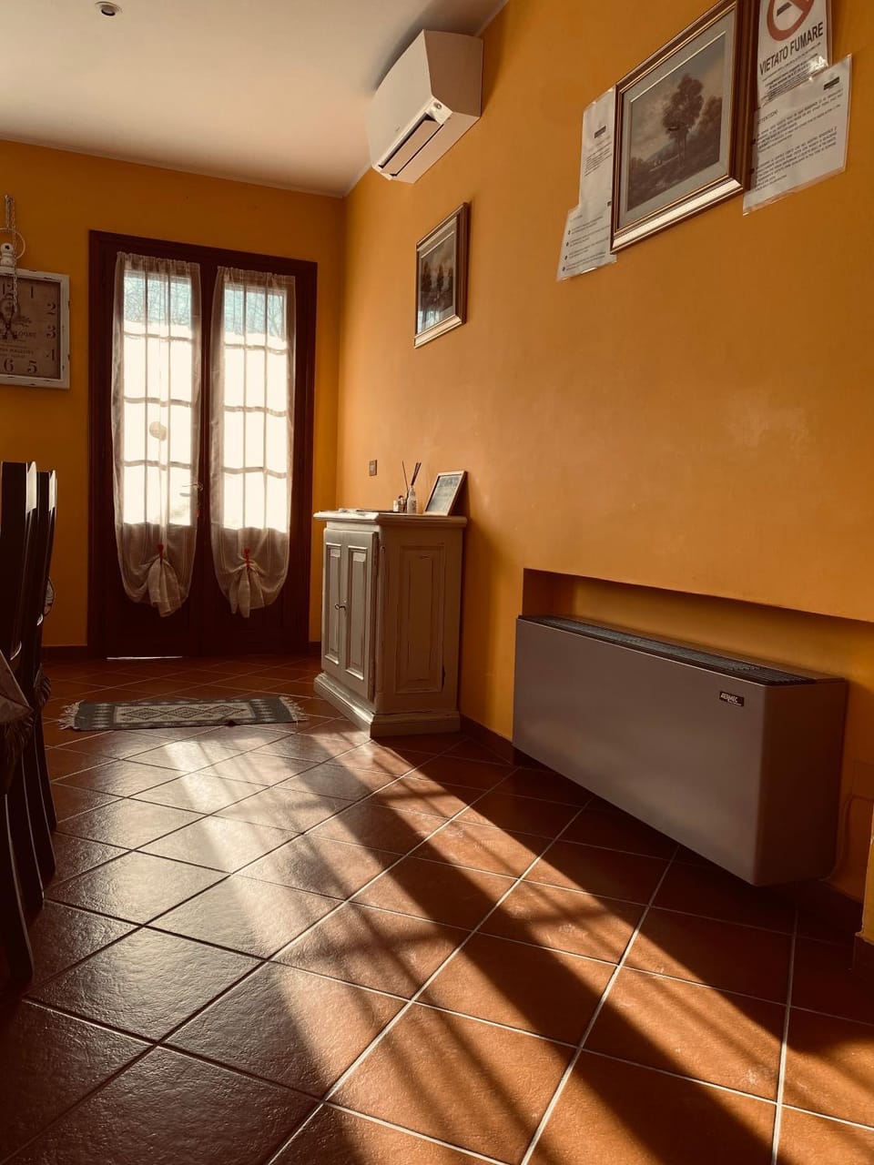 Seating area, air conditioner