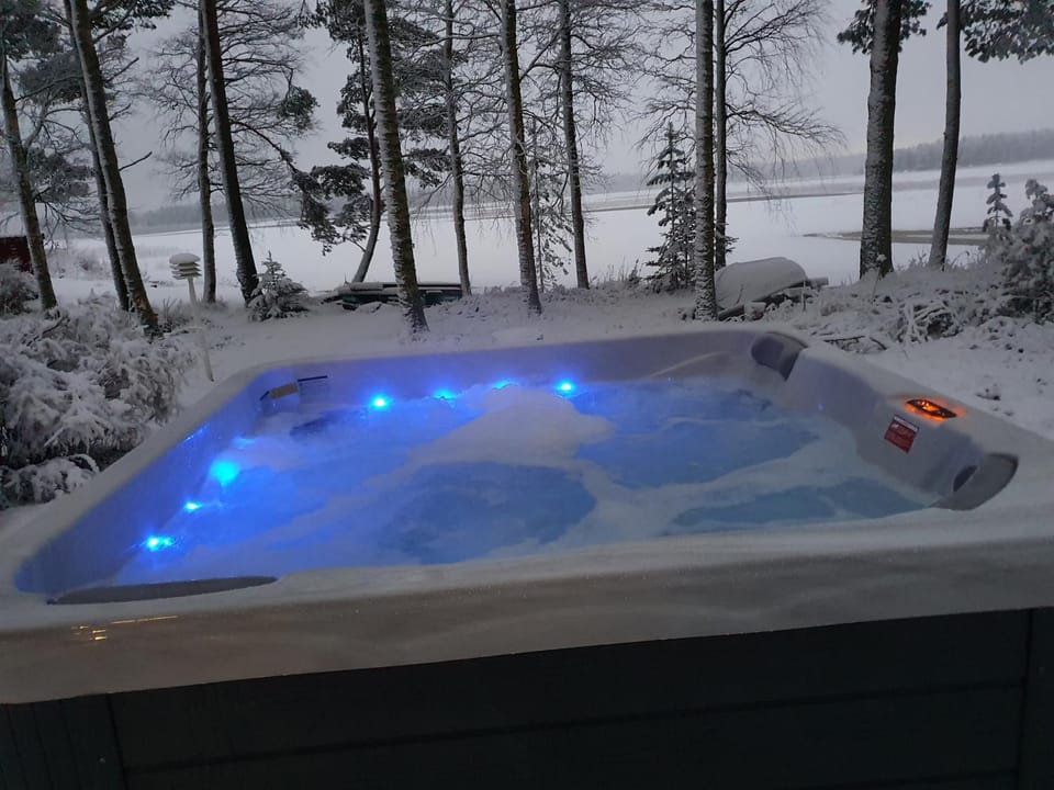 Hot Tub, Hot Tub, Spa and wellness centre/facilities, Bath