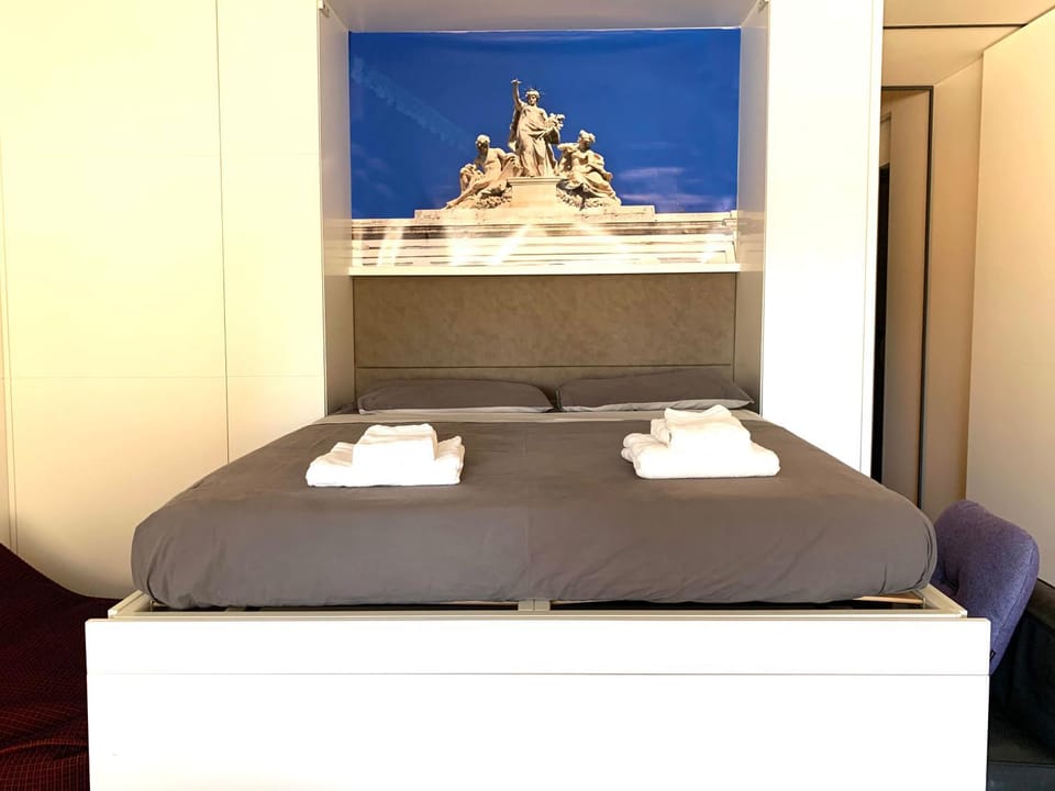 Bed, Day, towels