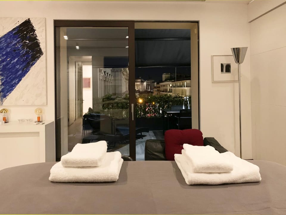 Bed, Night, Balcony/Terrace, Living room, Seating area, City view, Landmark view, towels