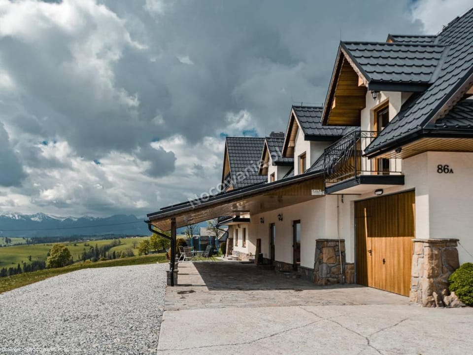 Facade/entrance, Mountain view